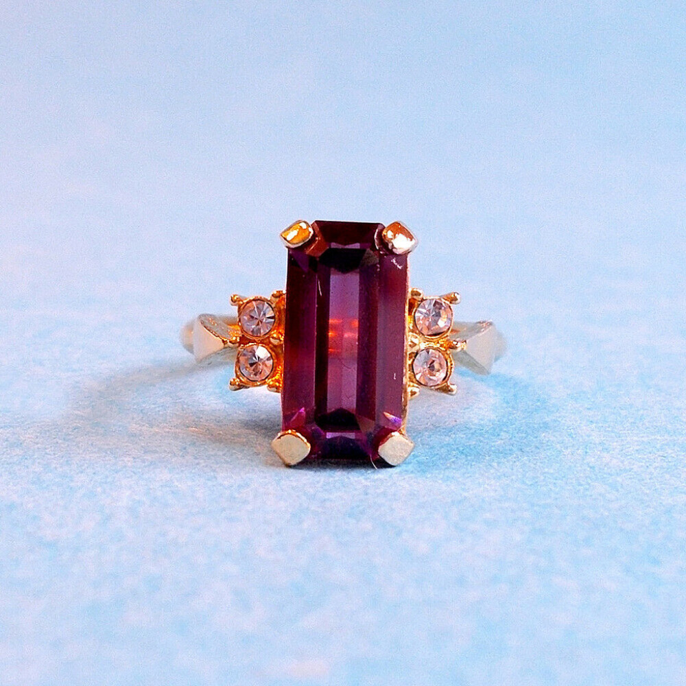 1975 Avon Plaza IV Ring - sz 6
